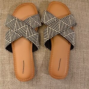 Old Navy Black and White Patterned Sandals